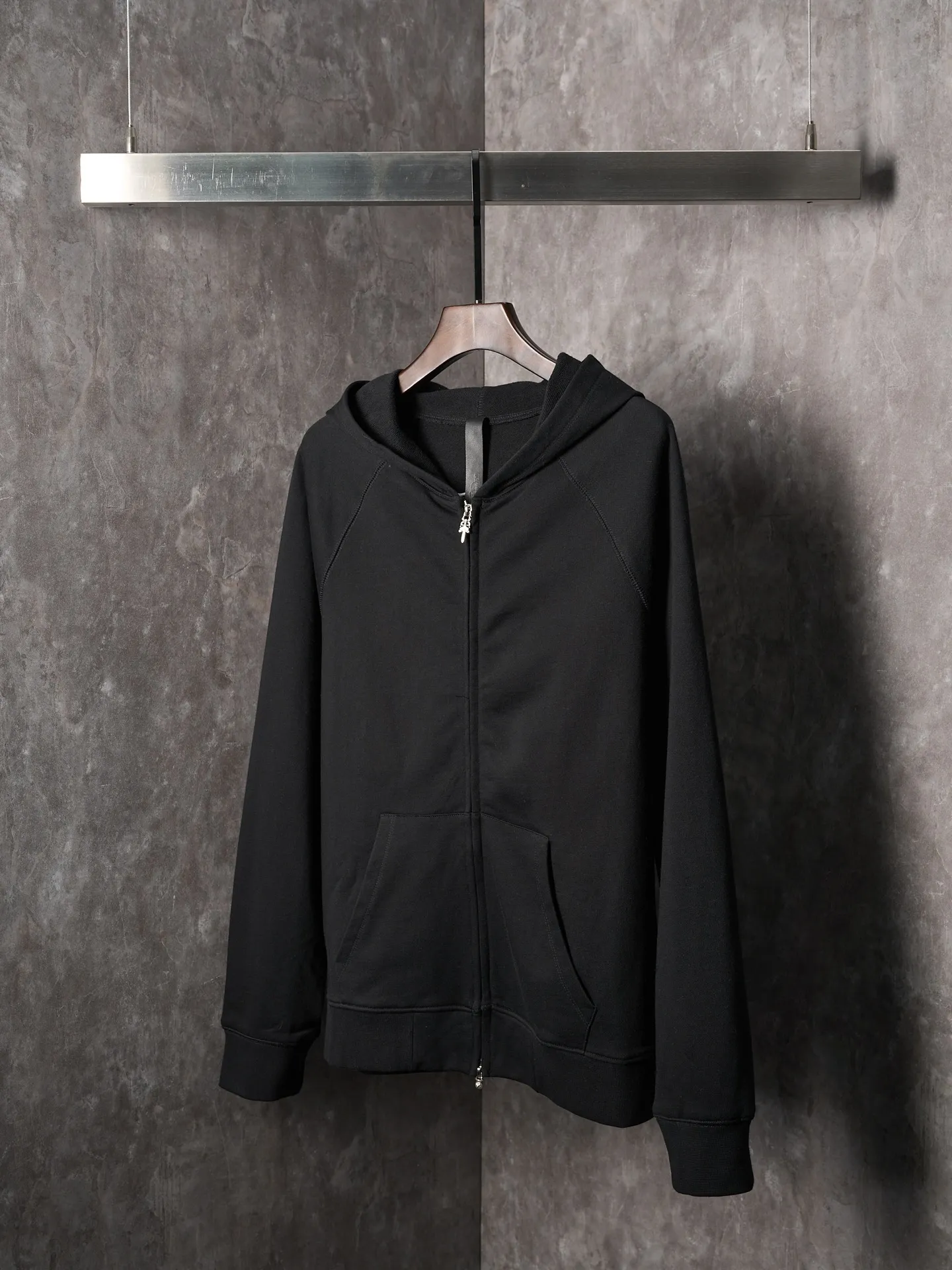 P480 Actual hanging auction】Chrome Hearts/Chrome Hearts ch solid color embroidered letter hooded sweatshirt [Ready stock] S M L genuine 22939 purchased and developed, 420 grams of 100% cotton combed cotton fabric, 440 grams 1*1 matching high-end fashion brand rib, fabric enzyme wash, imported embroidery, customized 1:1 leather strips, customized 1:1 nameplate, customized 1:1 zipper, customized 1:1 trademark, loose version